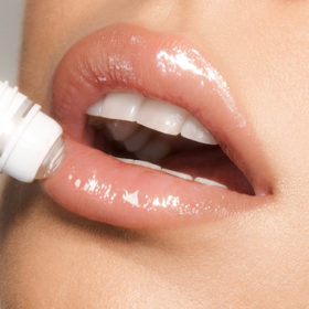 ACEITE MÁGICO PARA LABIOS DE CHARLOTTE: ELIXIR DE CRISTAL ORIGINAL