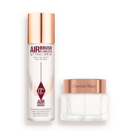DÚO DE CHARLOTTE'S MAGIC CREAM Y SPRAYS FIJADORES: SET DE CUIDADO DE LA PIEL Y MAQUILLAJE
